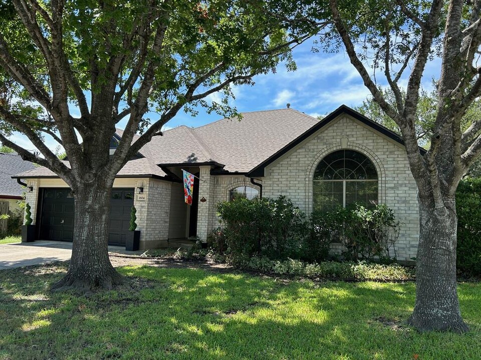 1804 Lancaster St in San Marcos, TX - Foto de edificio