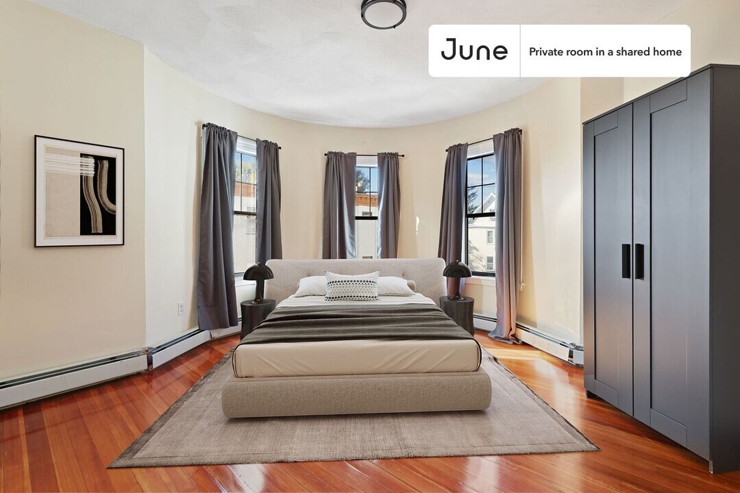 Private bedroom in 4 bed/1 bath Home in Boston, MA - Building Photo