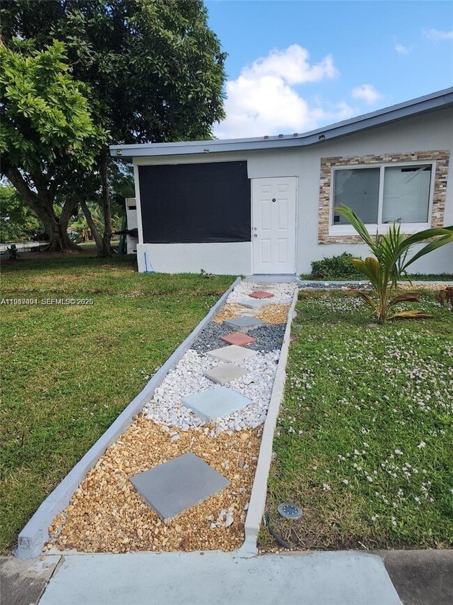 4795 NW 42nd St in Lauderdale Lakes, FL - Building Photo - Building Photo