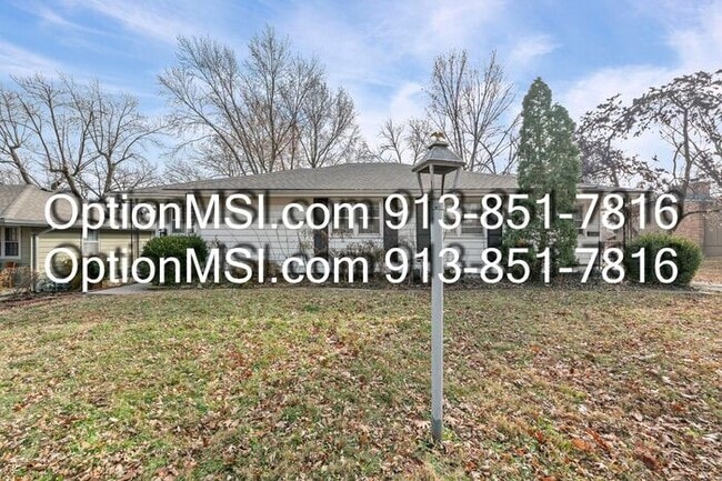 8313 Santa Fe Ln in Overland Park, KS - Building Photo - Building Photo