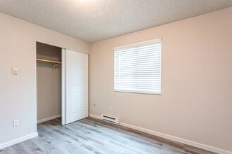 McChord Tudor Haus in Lakewood, WA - Foto de edificio - Interior Photo
