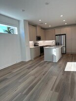 9423 Sepulveda Blvd in Los Angeles, CA - Building Photo