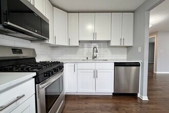 1346 Forestdale Ct in Schaumburg, IL - Building Photo - Building Photo