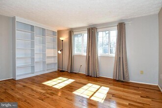 8417 Cedar Falls Ct in Springfield, VA - Building Photo - Building Photo