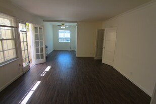 5940 Melrose Ave in Los Angeles, CA - Building Photo