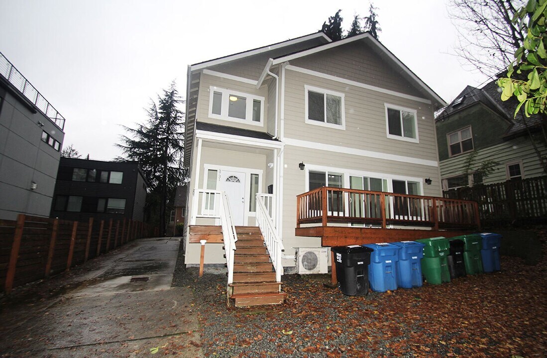 5731 25th Ave NE in Seattle, WA - Building Photo