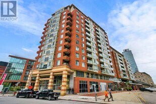 39 Parliament St in Toronto, ON - Building Photo