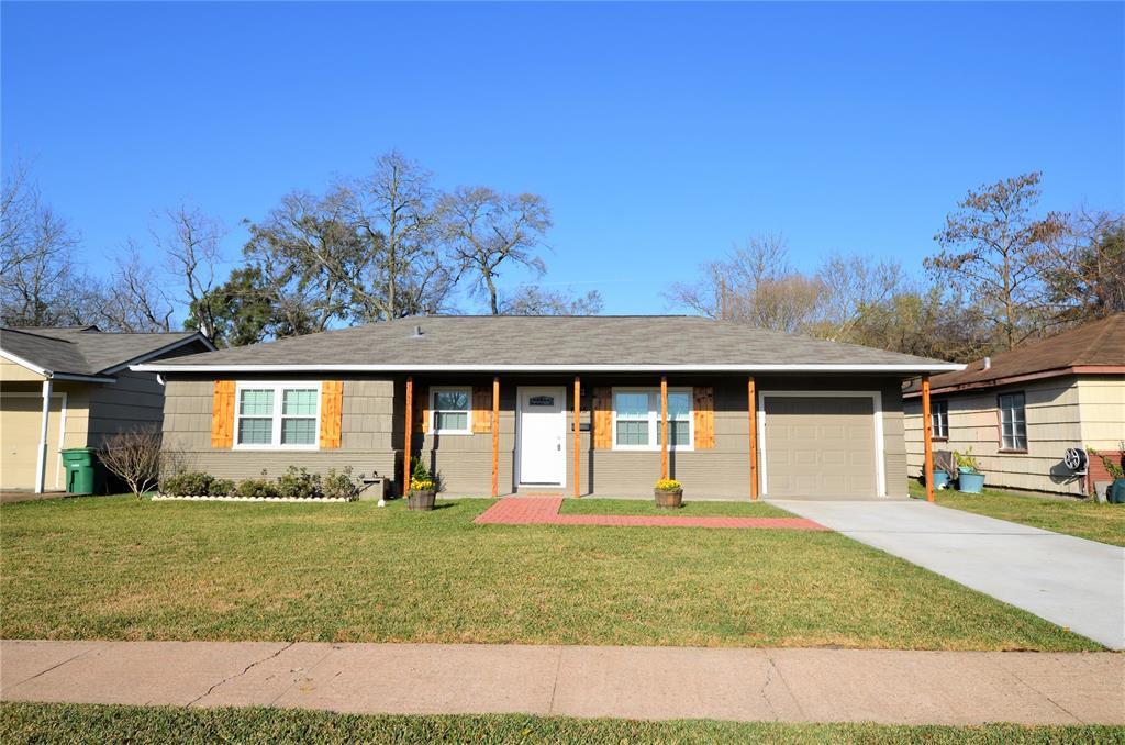 1945 Coulcrest Dr in Houston, TX - Building Photo