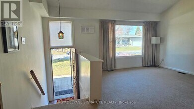 42 Jubilee Crescent in Toronto, ON - Building Photo - Building Photo