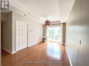 207-207 Wellesley St E in Toronto, ON - Building Photo - Building Photo