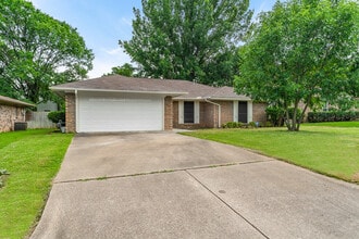 2901 Panhandle Dr in Grapevine, TX - Foto de edificio - Building Photo