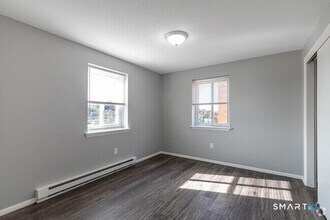 923 W Main St in New Britain, CT - Building Photo - Building Photo