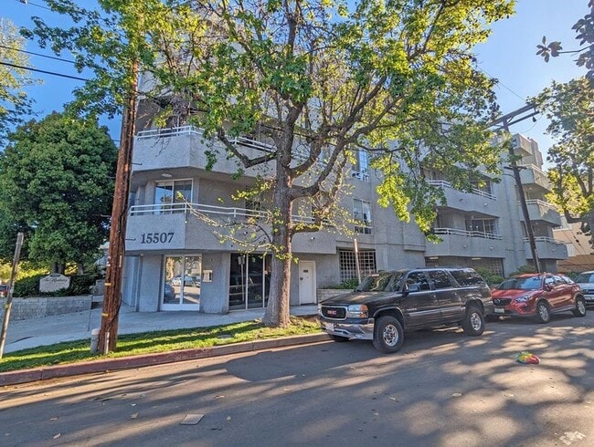 15507 Moorpark St in Los Angeles, CA - Building Photo - Building Photo