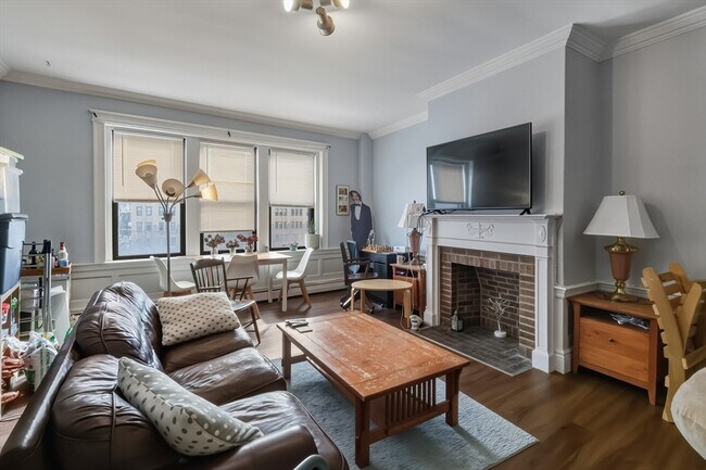 1661 Commonwealth Ave in Boston, MA - Foto de edificio - Building Photo