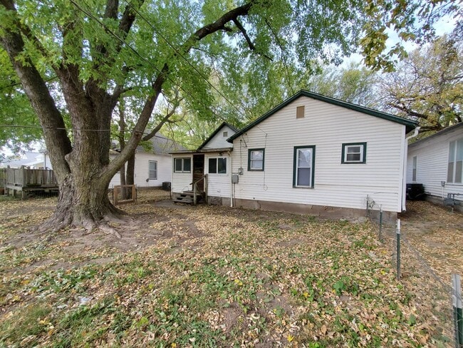 728 Lincoln Ave in Clay Center, KS - Building Photo - Building Photo