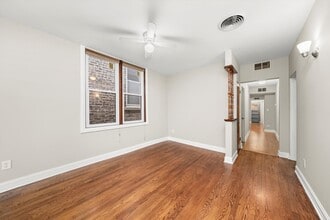 2420 S Oakley Ave in Chicago, IL - Building Photo - Building Photo
