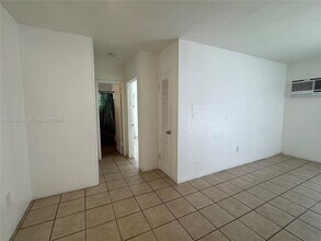 921 Meridian Ave in Miami Beach, FL - Building Photo - Building Photo