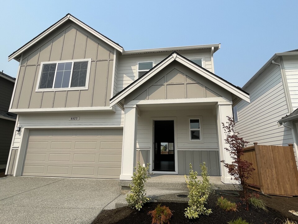 8827 53rd Pl NE in Marysville, WA - Foto de edificio