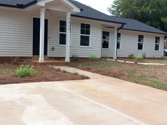 1215 Collins Dr in Burlington, NC - Building Photo - Building Photo