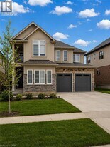 513 Blair Creek Dr in Kitchener, ON - Building Photo