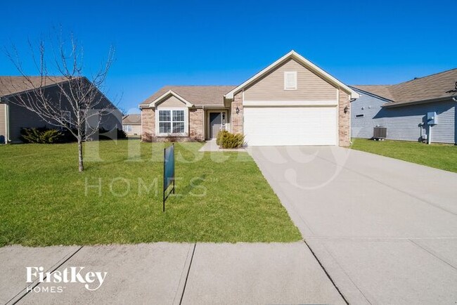 582 Cross Wind Dr in Greenwood, IN - Building Photo - Building Photo