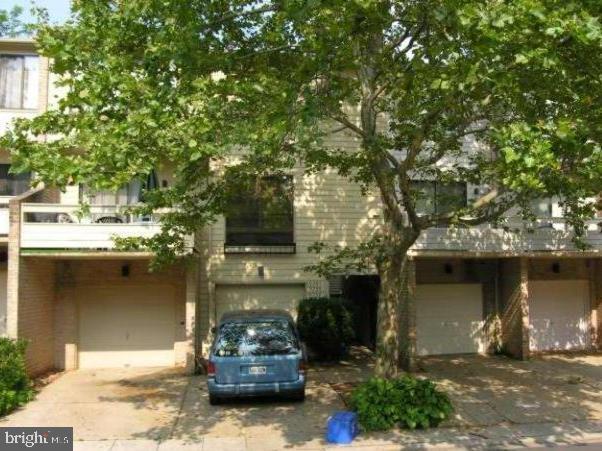9759 Lake Shore Dr in Gaithersburg, MD - Building Photo