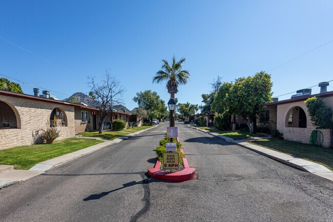 6737 N 16th St in Phoenix, AZ - Building Photo - Building Photo