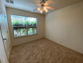 172 Spruce Dr in Kyle, TX - Building Photo - Building Photo