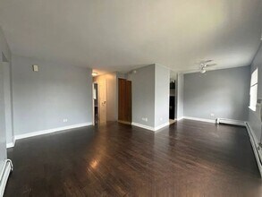 826 College Blvd in Addison, IL - Building Photo - Building Photo
