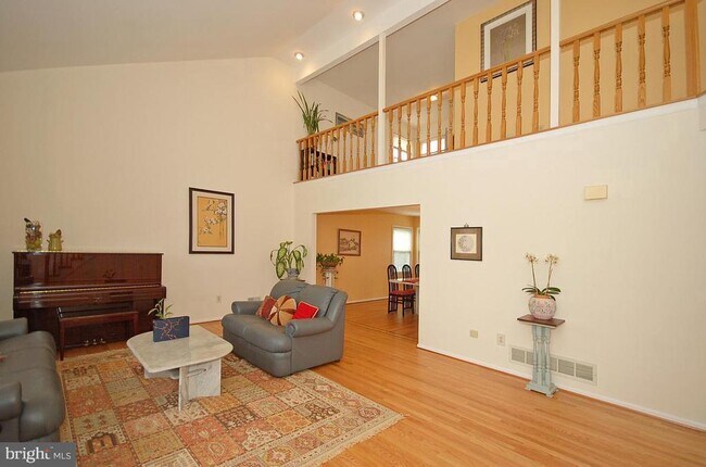 7 Robert Dr in West Windsor Township, NJ - Foto de edificio - Building Photo