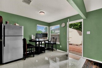 7926 Brook Trail Cir in Houston, TX - Foto de edificio - Building Photo