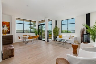 2901 Waverly Dr in Los Angeles, CA - Foto de edificio - Interior Photo