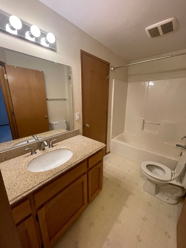 928 NW Quarterdeck Loop in Oak Harbor, WA - Building Photo - Building Photo