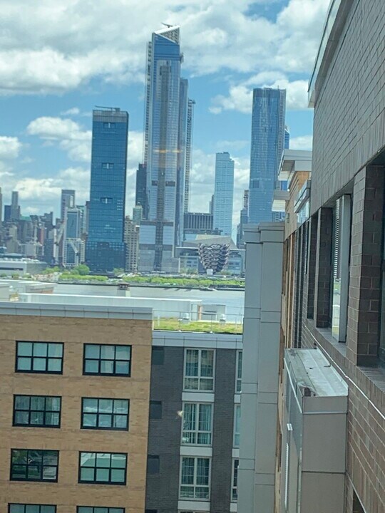 4800 Ave at Port Imperial in Weehawken, NJ - Building Photo