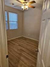 7204 Mountain Den Ave in Las Vegas, NV - Foto de edificio - Building Photo