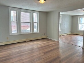 10 Cottage St in Worcester, MA - Building Photo - Building Photo