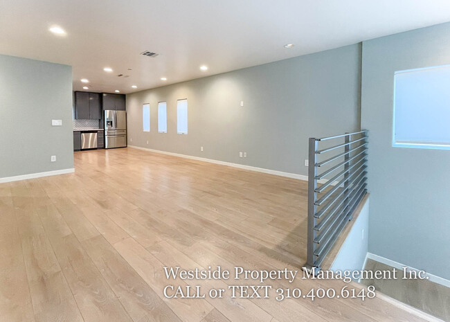6546 La Mirada Ave in Los Angeles, CA - Building Photo - Building Photo