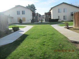 2708 Ashe Rd in Bakersfield, CA - Building Photo