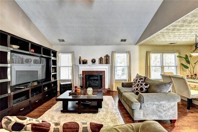 property at 3940 Piper Glen Dr NE