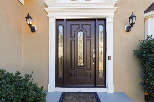 348 Santa Anita Ave in Woodstock, GA - Foto de edificio - Building Photo