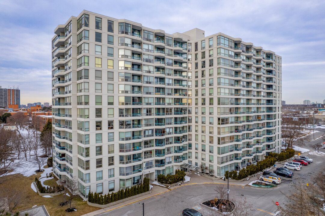 4727 Sheppard Ave in Toronto, ON - Building Photo