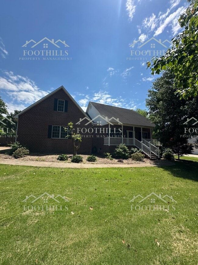 property at 102 Lyndhurst Dr