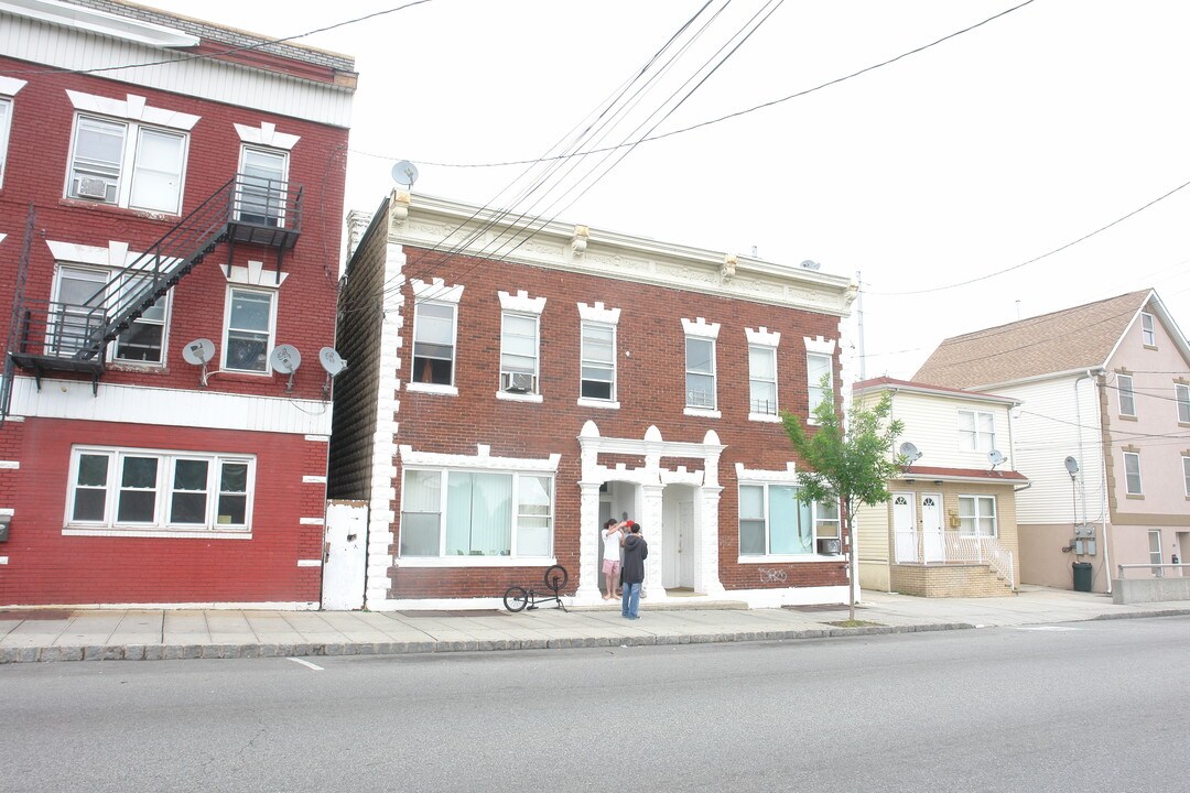268 Washington St in Perth Amboy, NJ - Building Photo