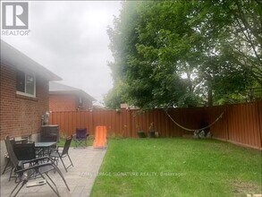 10 Sanford Crescent in Brampton, ON - Building Photo - Building Photo