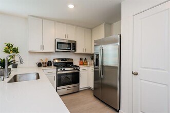 2732 Ctr Crk Ln in Fort Worth, TX - Foto de edificio - Building Photo