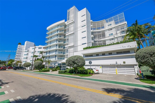 9821 E Bay Harbor Dr in Bay Harbor Islands, FL - Building Photo - Building Photo