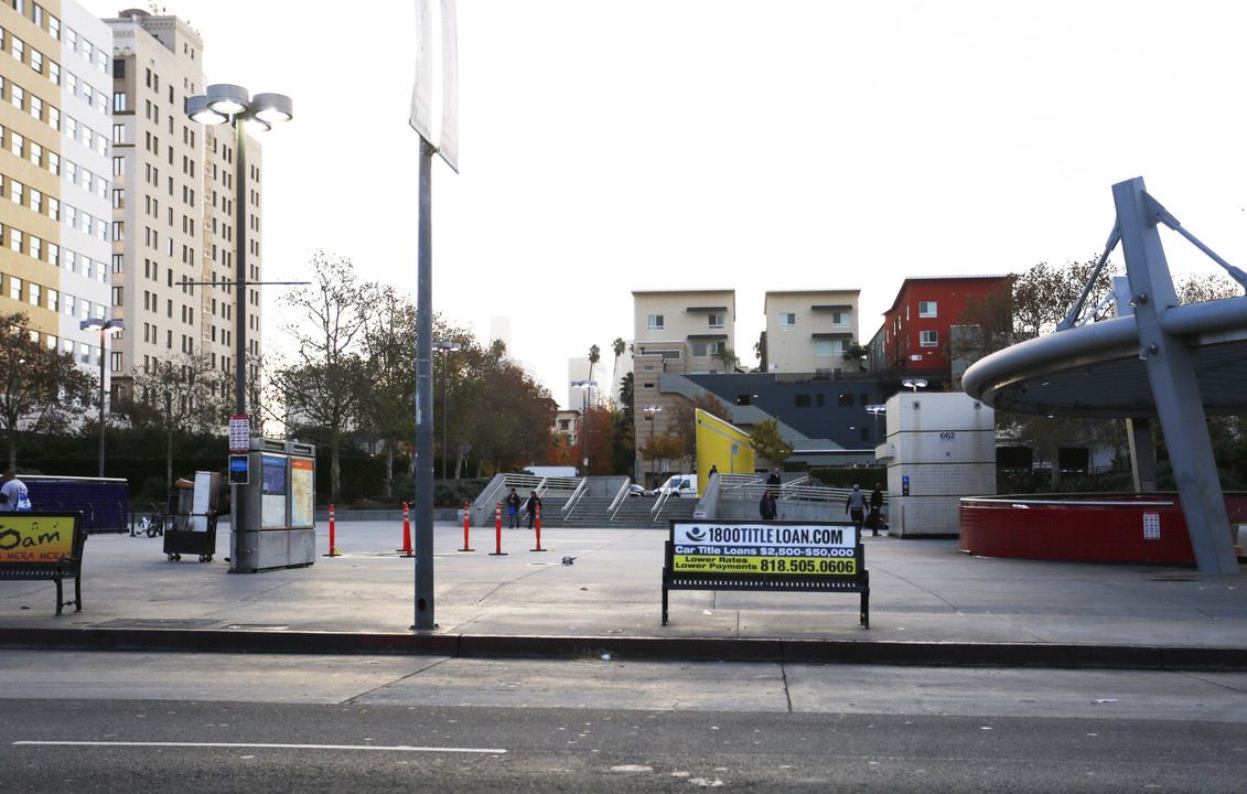 MacArthur Park Metro Apartments in Los Angeles, CA - Building Photo