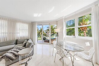 20000 E Country Club Dr, Unit 311 in Aventura, FL - Building Photo - Building Photo