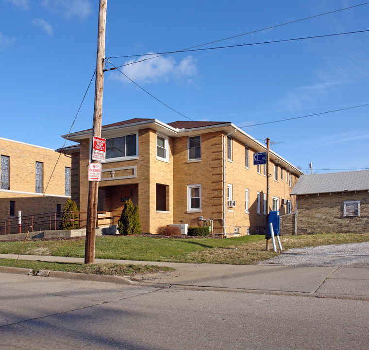 795 Russell Ave in Akron, OH - Building Photo