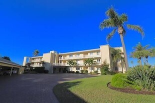 4805 Gulf of Mexico Dr, Unit 102 in Longboat Key, FL - Building Photo